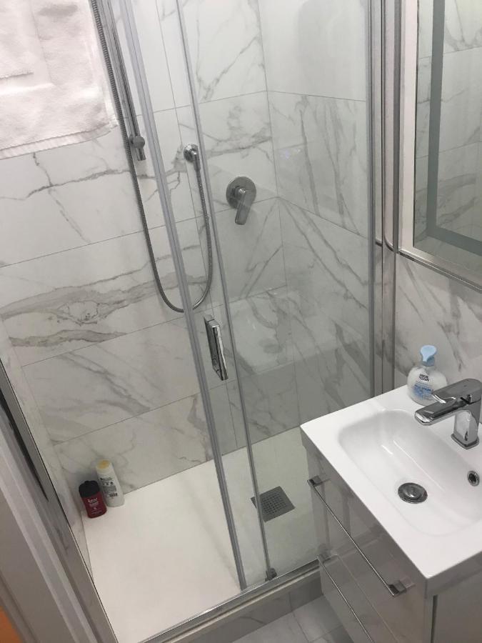 Tra Le Torri B&B - Ampia Stanza Privata In Appartamento Con Bagno Privato Accessibile Da Corridoio Bologna Ngoại thất bức ảnh