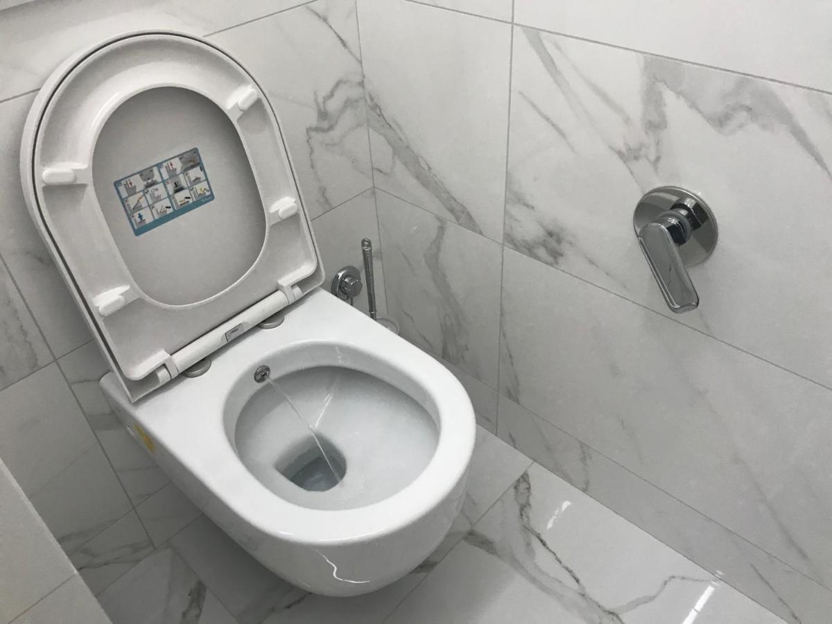 Tra Le Torri B&B - Ampia Stanza Privata In Appartamento Con Bagno Privato Accessibile Da Corridoio Bologna Ngoại thất bức ảnh