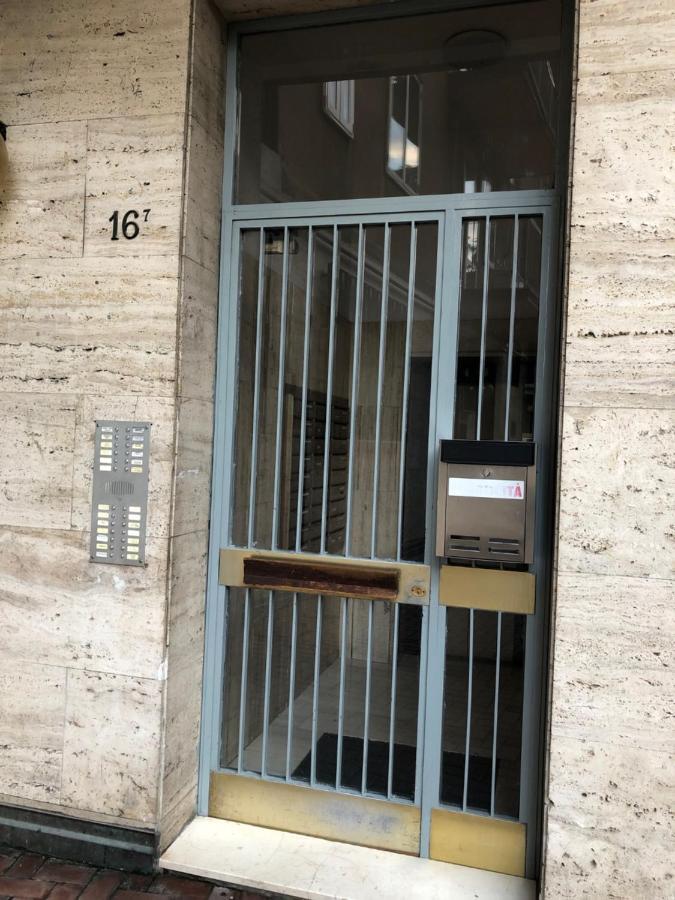Tra Le Torri B&B - Ampia Stanza Privata In Appartamento Con Bagno Privato Accessibile Da Corridoio Bologna Ngoại thất bức ảnh